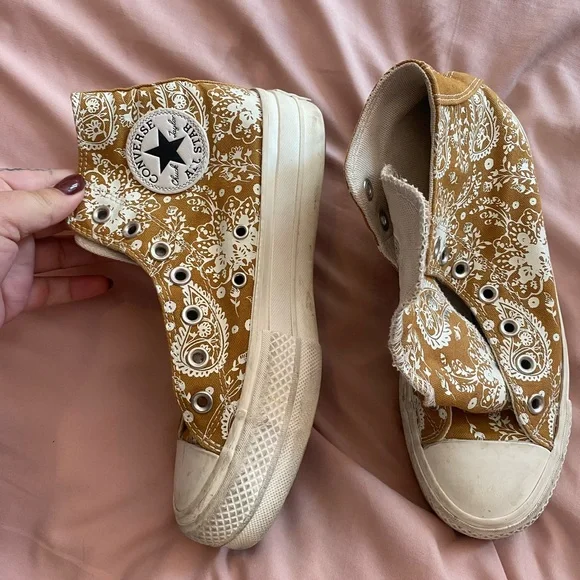 High top converse - Picture 2 of 2